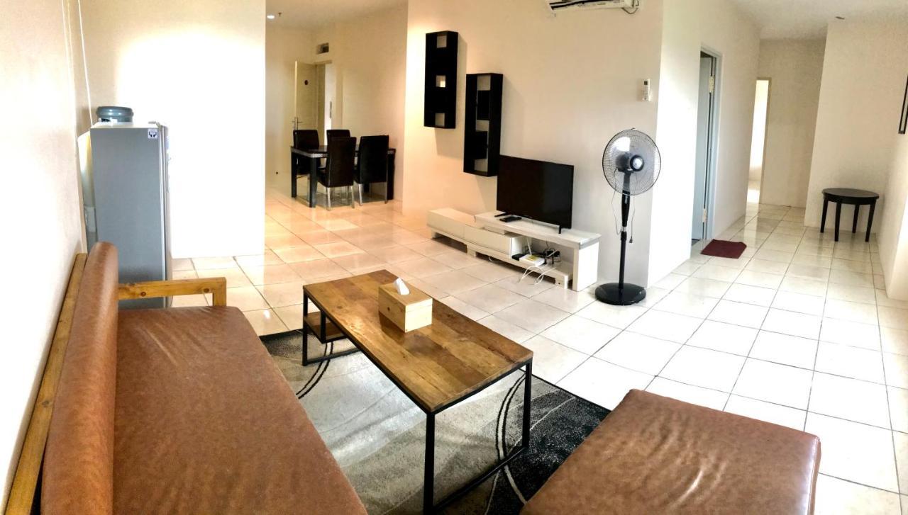Queen Victoria Apartment Batam エクステリア 写真