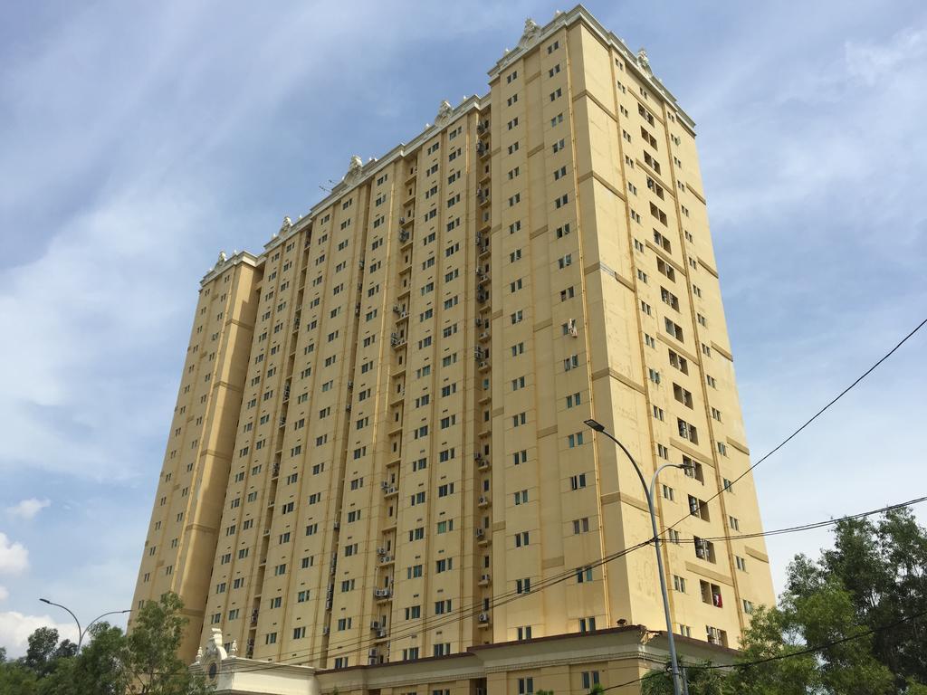 Queen Victoria Apartment Batam エクステリア 写真