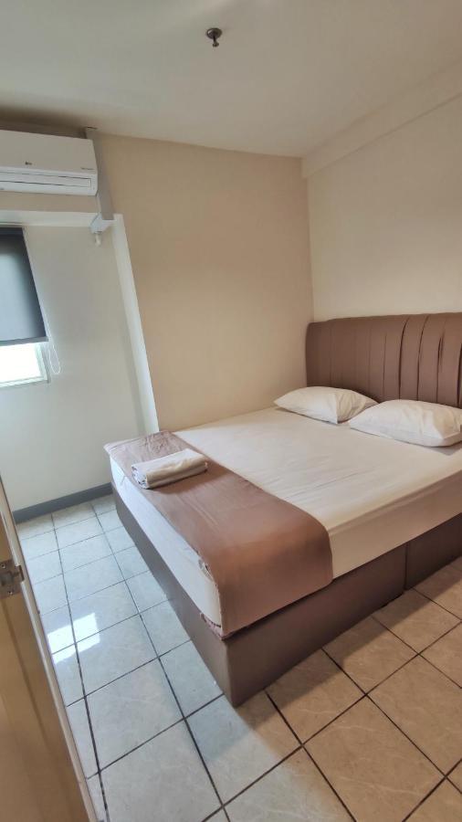 Queen Victoria Apartment Batam エクステリア 写真
