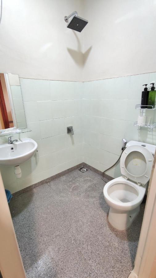 Queen Victoria Apartment Batam エクステリア 写真