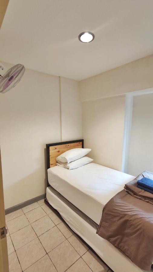 Queen Victoria Apartment Batam エクステリア 写真